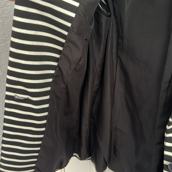 Black and White Striped Blazer - Picture 5 of 6